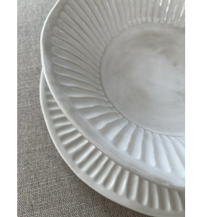 SMALL STONEWARE YOLANDA PLATE 2