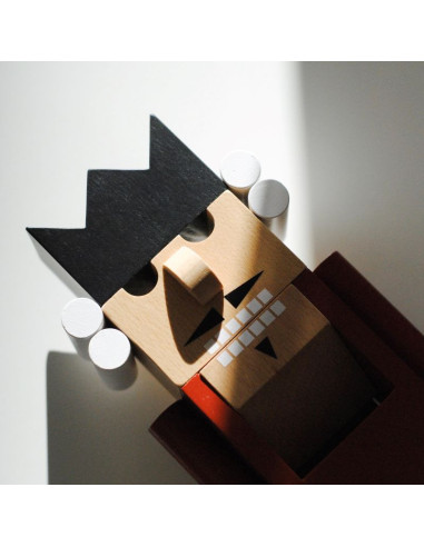 WOODEN NUTCRACKER KING