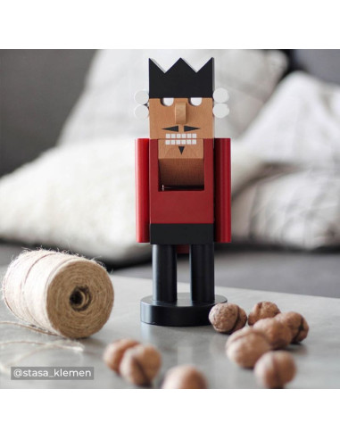 WOODEN NUTCRACKER KING