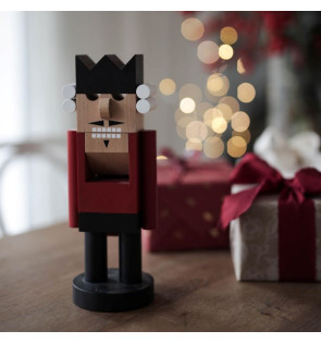 WOODEN NUTCRACKER KING 2