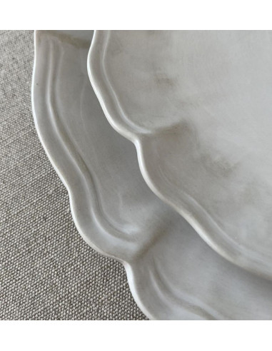 SMALL STONEWARE JUDITH PLATE