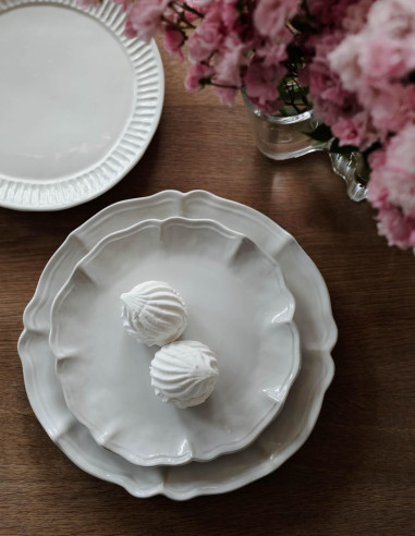 SMALL STONEWARE JUDITH PLATE