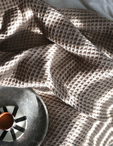 WAFFLE COTTON BEDSPREAD IN MOCHA