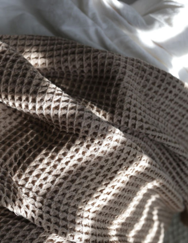 WAFFLE COTTON BEDSPREAD IN MOCHA