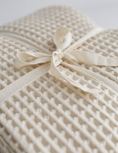 WAFFLE COTTON BEDSPREAD IN CREAM