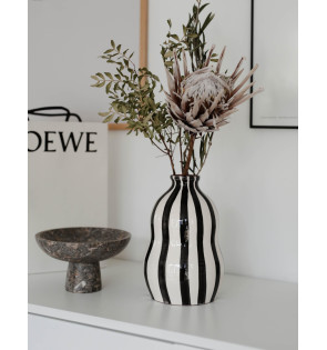 TERRACOTTA VASE IN BLACK 2